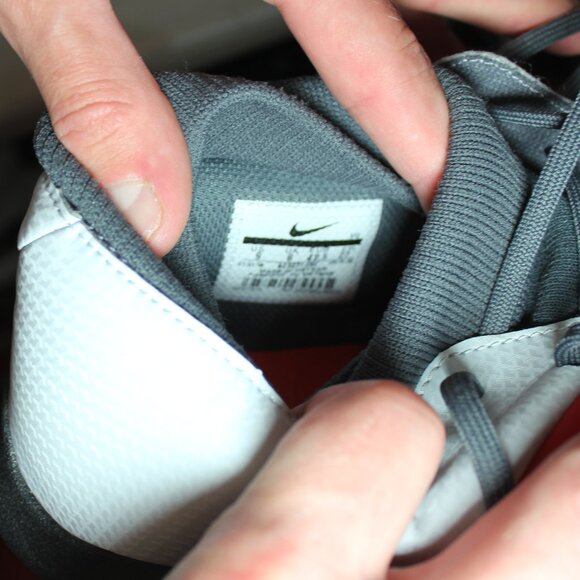 Nike Soccer  ( Indoor) shoes Nike PHANTOM VSN CLUB DF TF( Unisex) size 9 - Picture 6 of 9